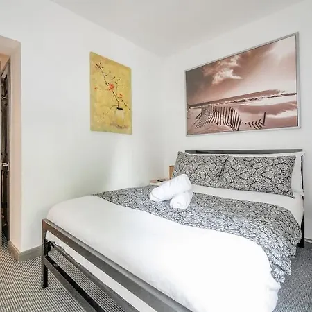 Apartment *f2gh* For Your Relaxed & Cosy + Free Parking + Free Fast Wifi * Leeds (West Yorkshire)