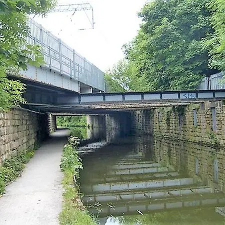 *f2gh* For Your Relaxed & Cosy + Free Parking + Free Fast Wifi * * Leeds (West Yorkshire)