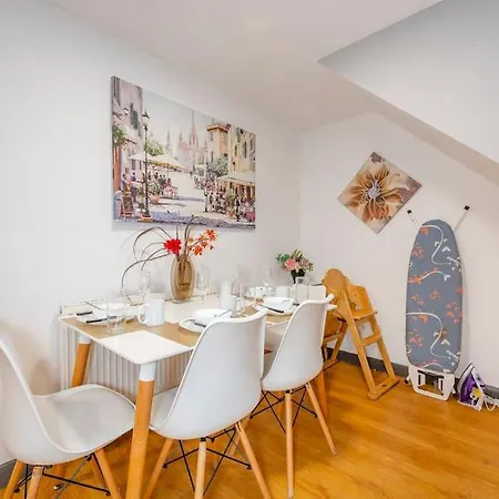 Apartment *f2gh* For Your Relaxed & Cosy + Free Parking + Free Fast Wifi * *