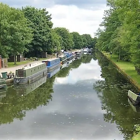 *f2gh* For Your Relaxed & Cosy + Free Parking + Free Fast Wifi * Leeds (West Yorkshire)