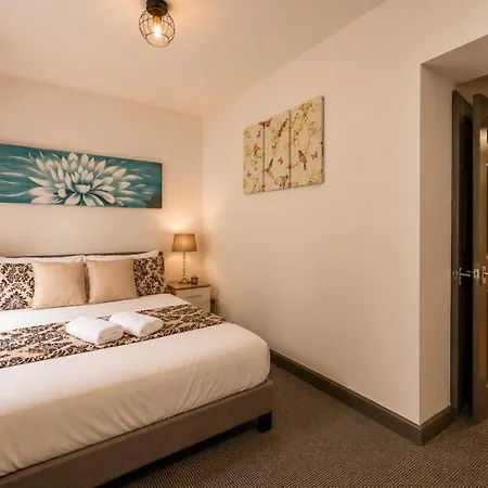 Apartamento *f2gh* For Your Relaxed & Cosy + Free Parking + Free Fast Wifi *