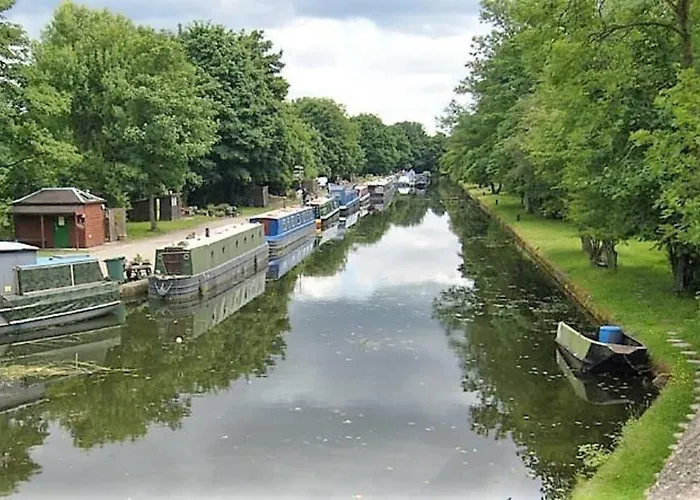 *f2gh* For Your Relaxed & Cosy + Free Parking + Free Fast Wifi * Leeds (West Yorkshire)