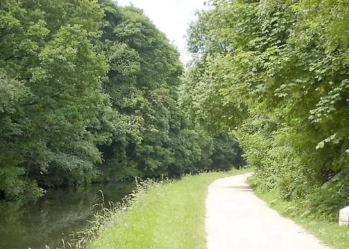 Apartment *f2gh* For Your Relaxed & Cosy + Free Parking + Free Fast Wifi *